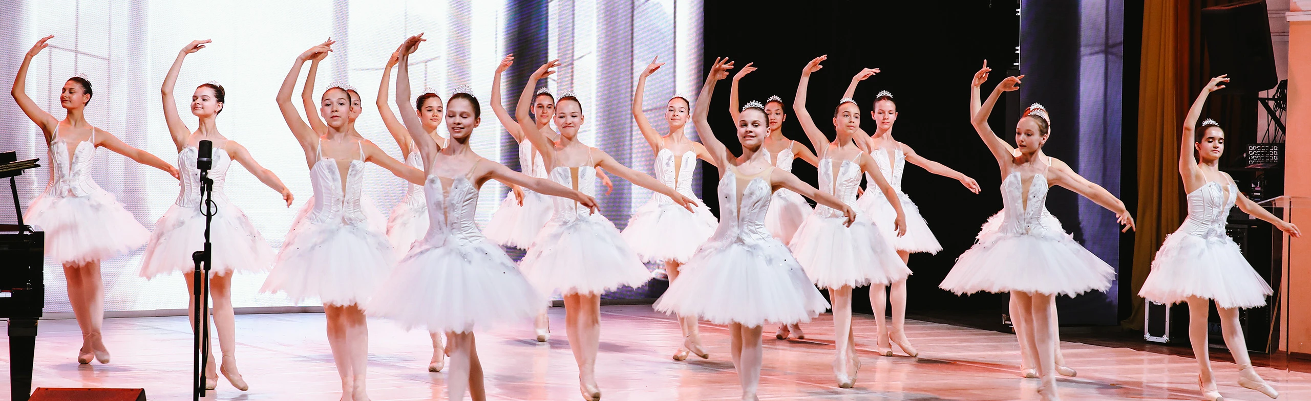 Постер Роман с танцем: Хореографический концерт в Астрахани