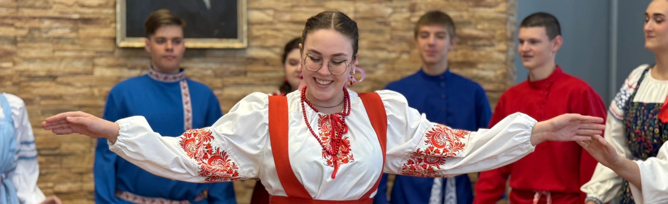 Постер Весной все песни звонче, а сердцу веселей в Астрахани