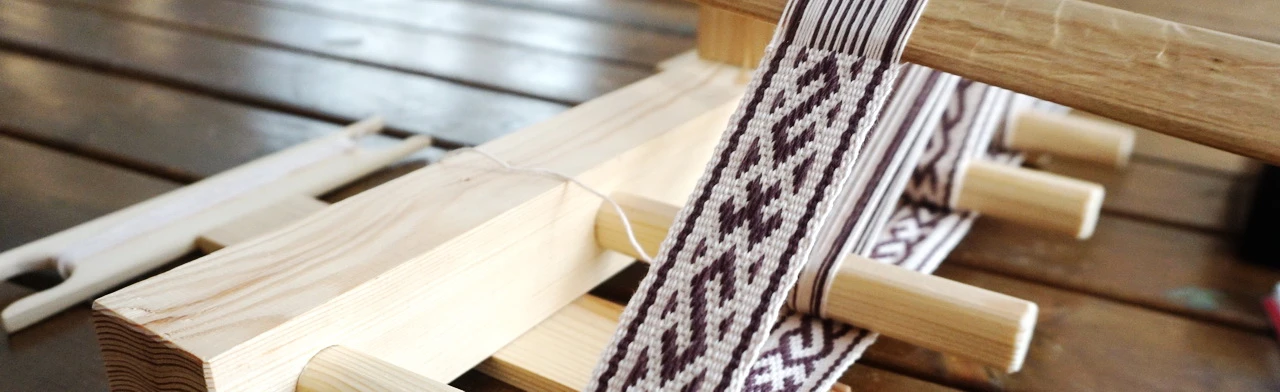 Постер Душевные переплеты. Курс по ткачеству в Чайковском