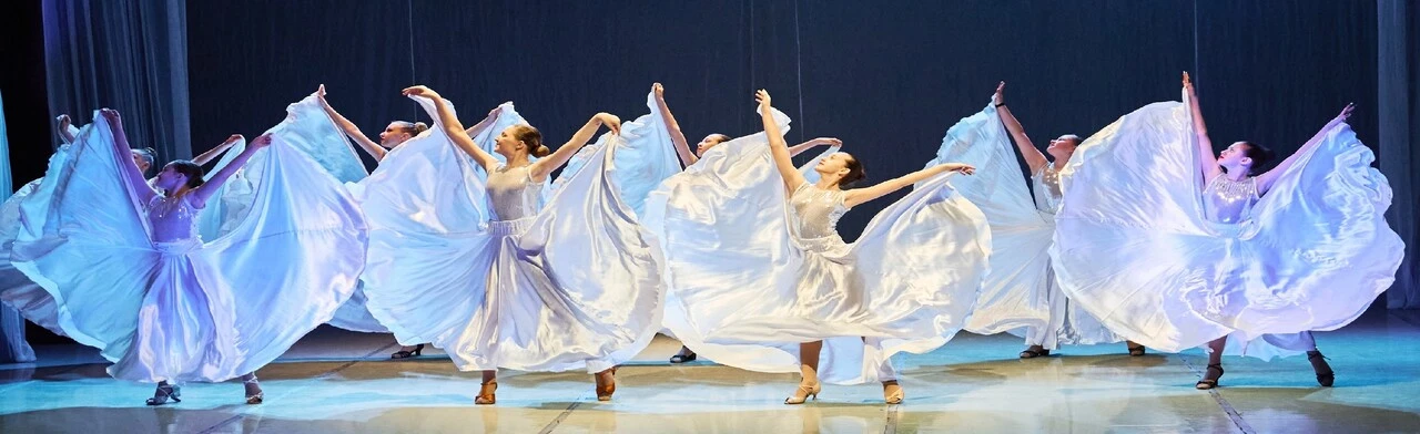 Постер Весна на сцене: Концертная программа в Череповце