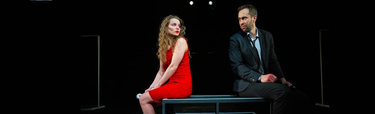 Постер Двое на качелях в Екатеринбурге