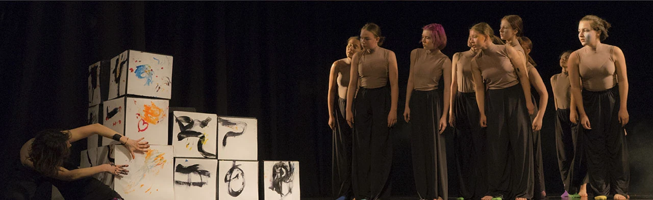 Постер Индивидуальное занятие в ансамбле современного танца Отражение в Хабаровске