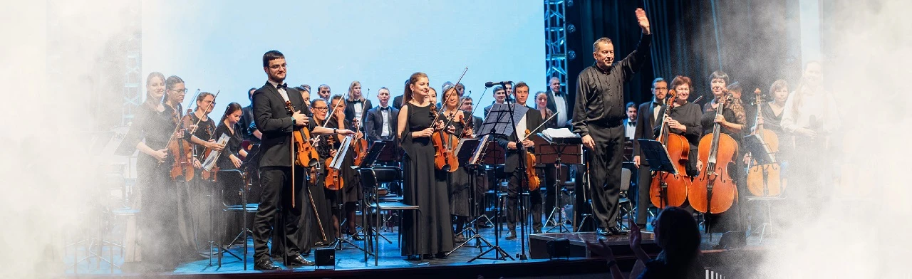 Постер Закрытие IV Рахманиновского фестиваля. ГСО УР. Дирижёр – Антон Шабуров