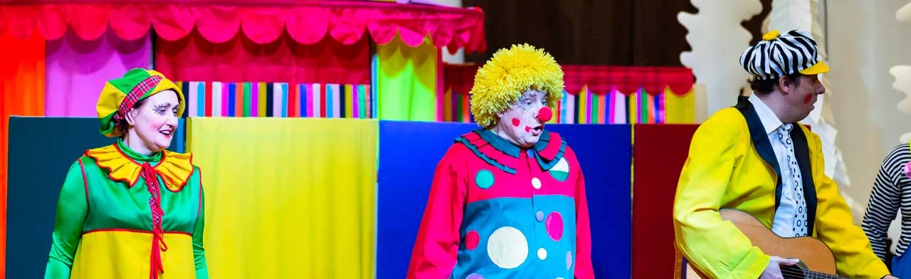 Постер Игра в театр