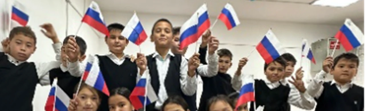 Постер Выставка «История моей родины» Серия биографических очерков выдающихся деятелей России в Махачкале