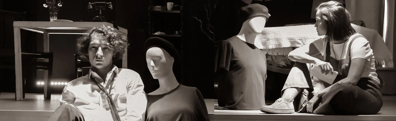 Постер Двое на качелях в Москве