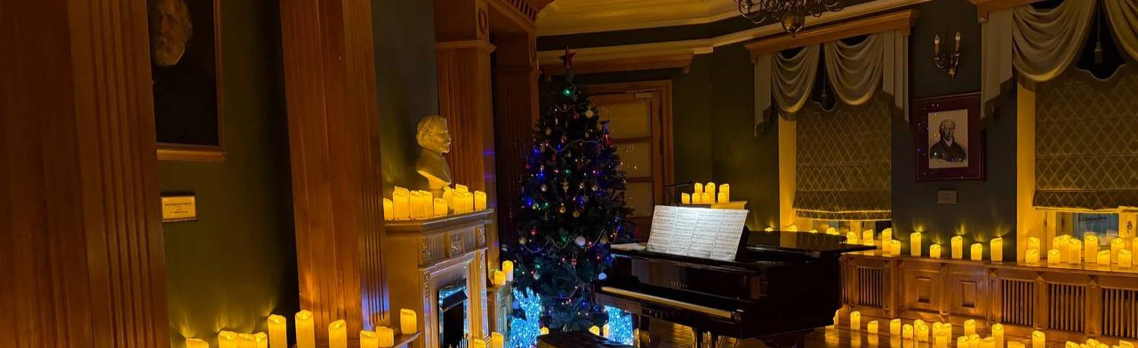 Постер Магия музыки при свечах. Кругосветное путешествие за один вечер в Москве