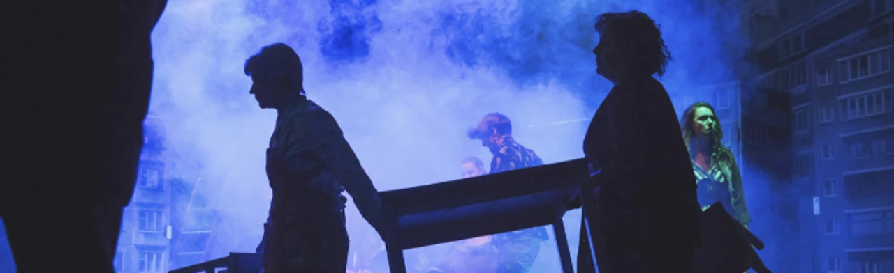 Постер Чужие подъезды