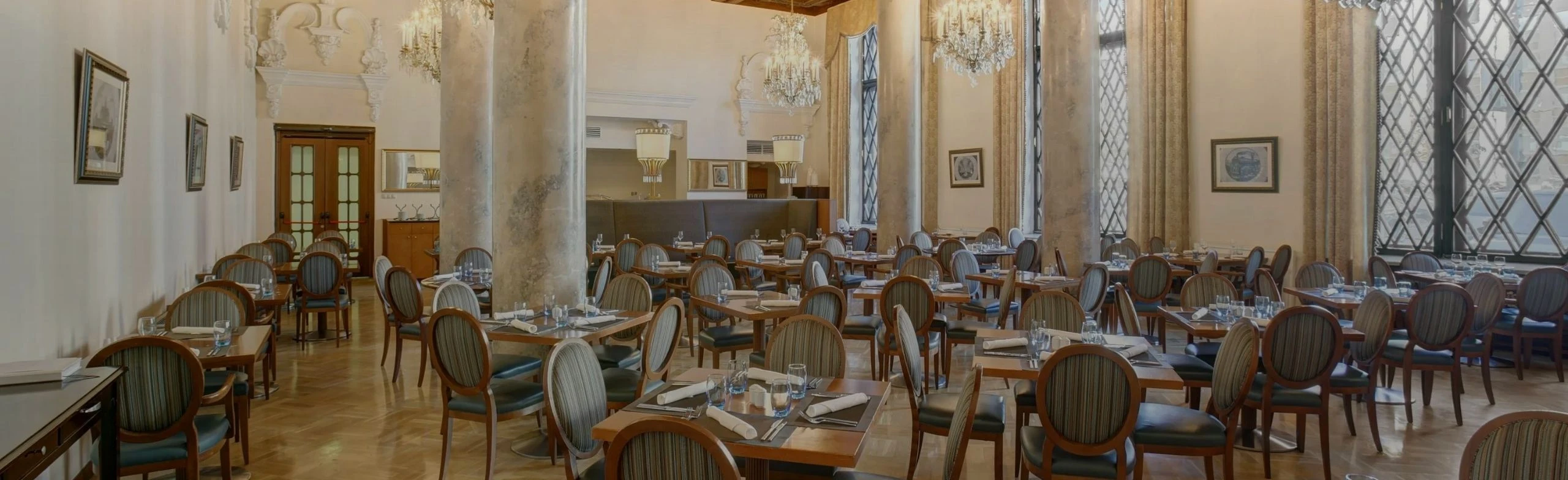 Постер Завтрак и экскурсия в роскошной сталинской высотке - гостинице «Ленинградская»