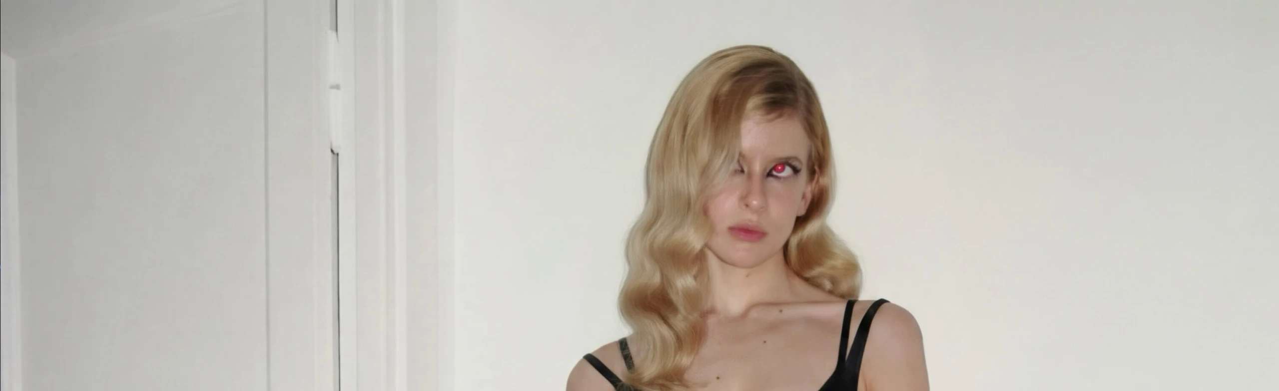 Постер XRUSTALIC в Москве