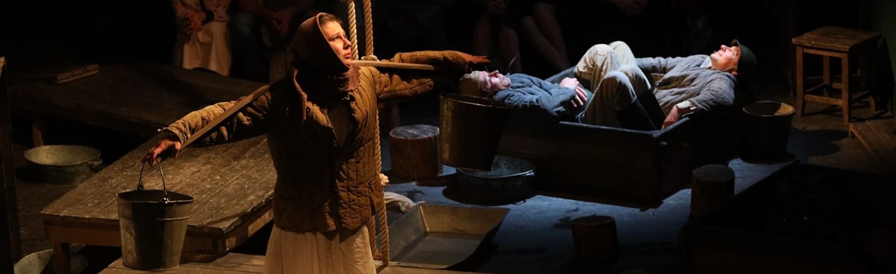 Постер Одна абсолютно счастливая деревня в Москве