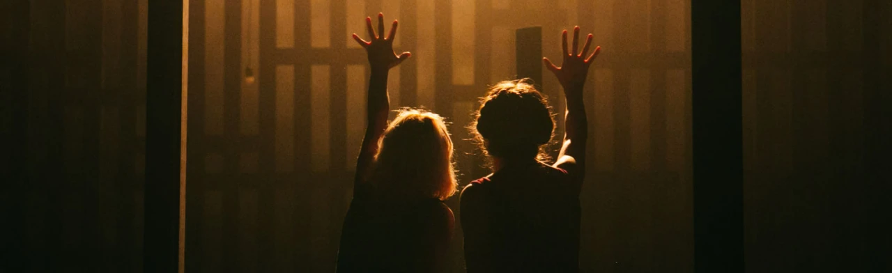 Постер Дыры