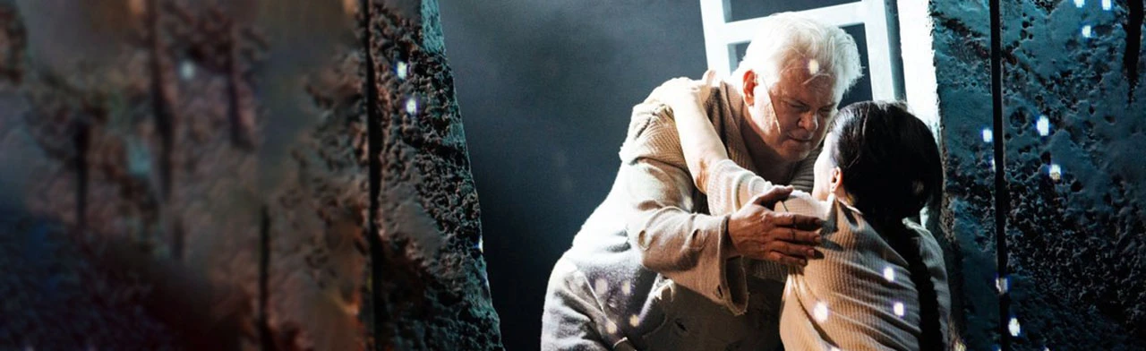 Постер С неба упали три яблока в Новосибирске