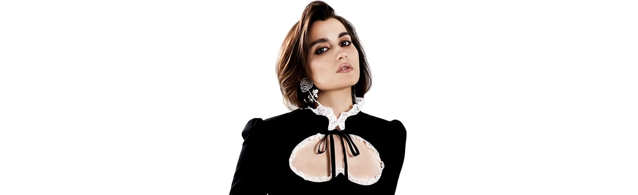 Постер Mona в Омске