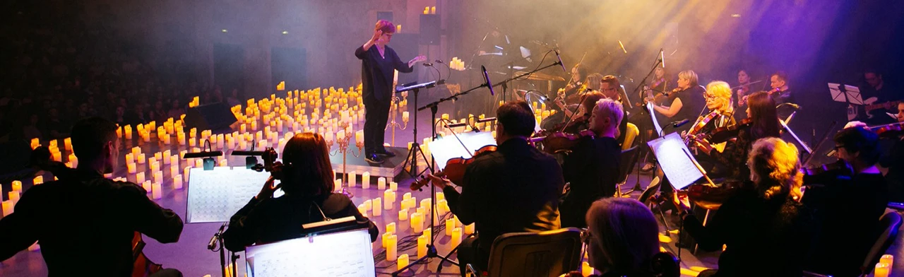 Постер Ханс Циммер и Людовико Эйнауди: двойной концерт в сиянии тысячи свечей в Оренбурге