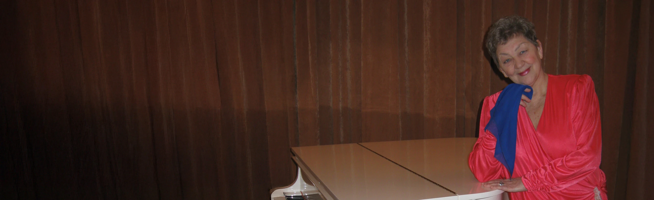 Постер Концерт солистки филармонии Татьяны Буйносовой "Великая Клавдия Шульженко" в Оренбурге