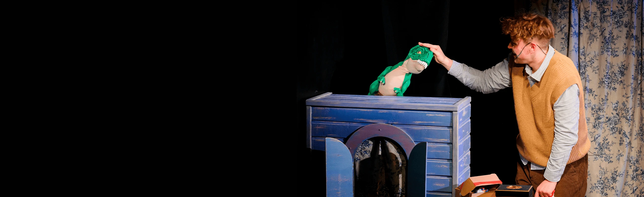 Постер Динозавры в шкафу в Перми