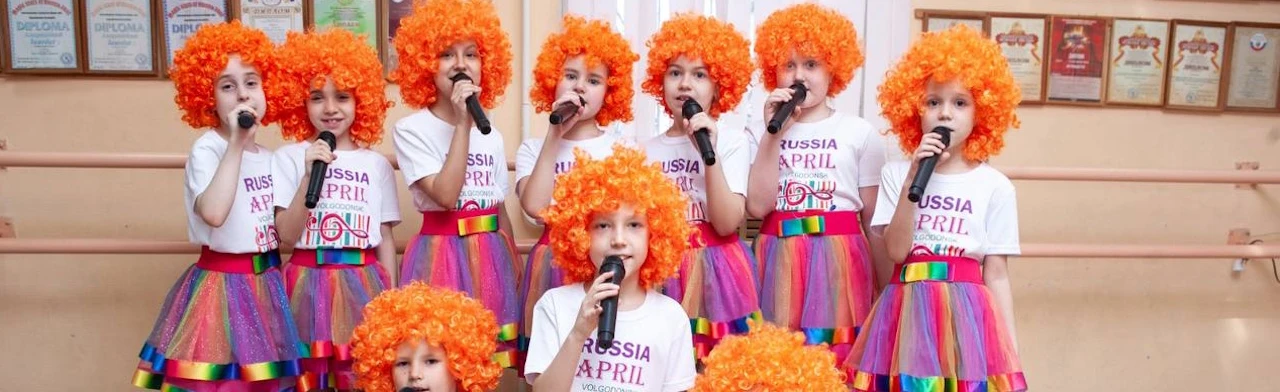 Постер В кругу друзей. Отчетный концерт ОТЭП "Апрель" в Ростове-на-Дону