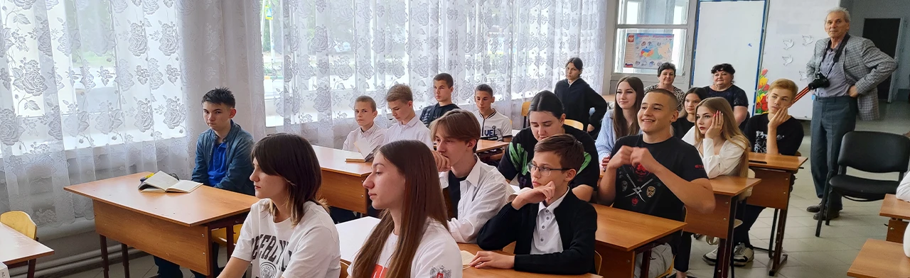 Постер Ни шагу назад. Квиз-игра в Ростове-на-Дону