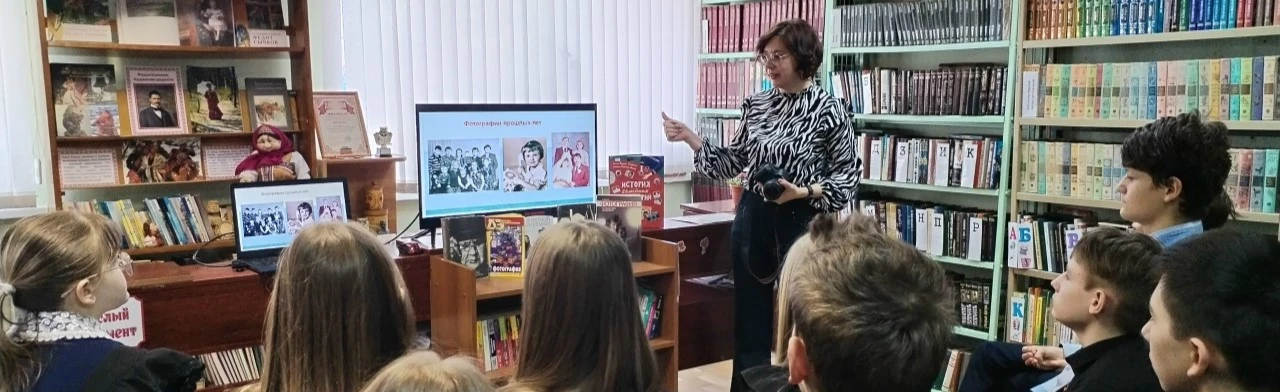 Постер Загляните в семейный альбом. Литературная гостиная в Саранске