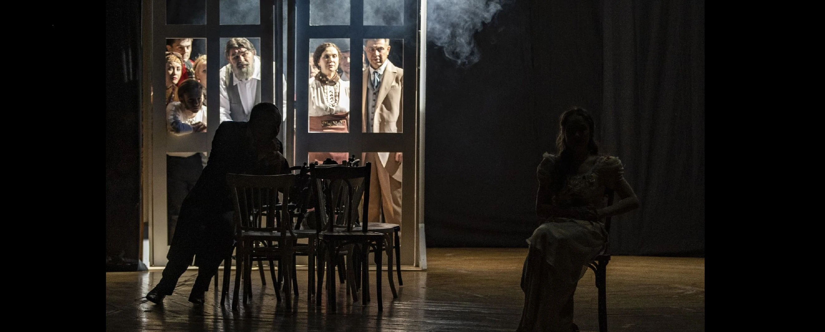 Постер ЛАРИСА