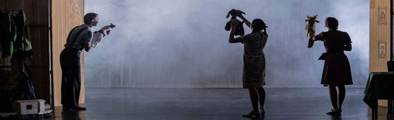 Постер По дорогам войны. Театр Витражи