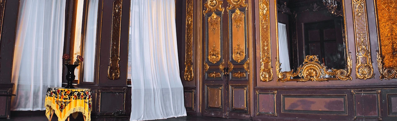 Постер Скрытый особняк Брусницыных: роскошь и мистика интерьеров в Санкт-Петербурге