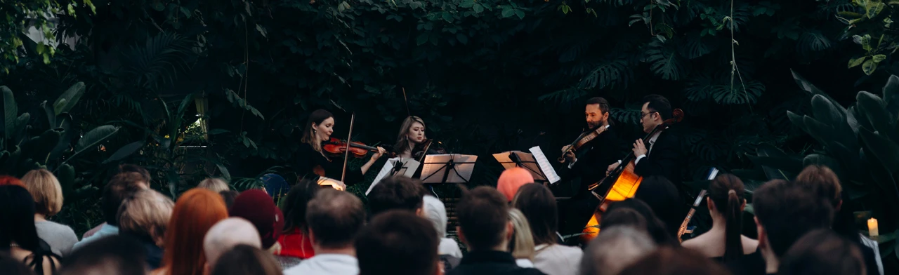 Постер МАГИЯ СВЕЧЕЙ. «Людовико Эйнауди: Шедевры неоклассики» в Оранжерее в Санкт-Петербурге