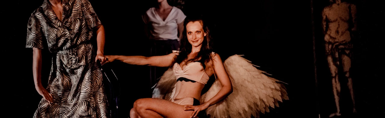 Постер Больше чем меньше в Санкт-Петербурге