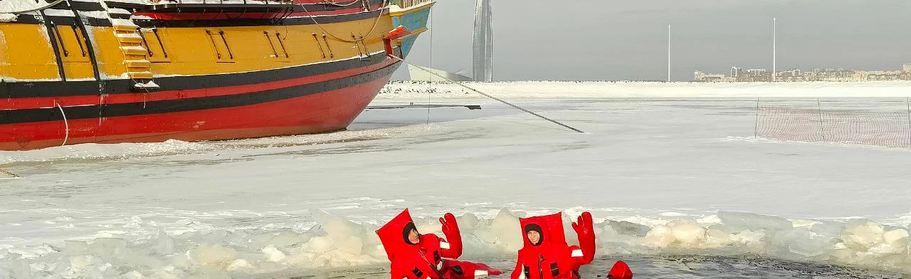 Постер Айс-флоатинг купание в Балтийском море в Санкт-Петербурге