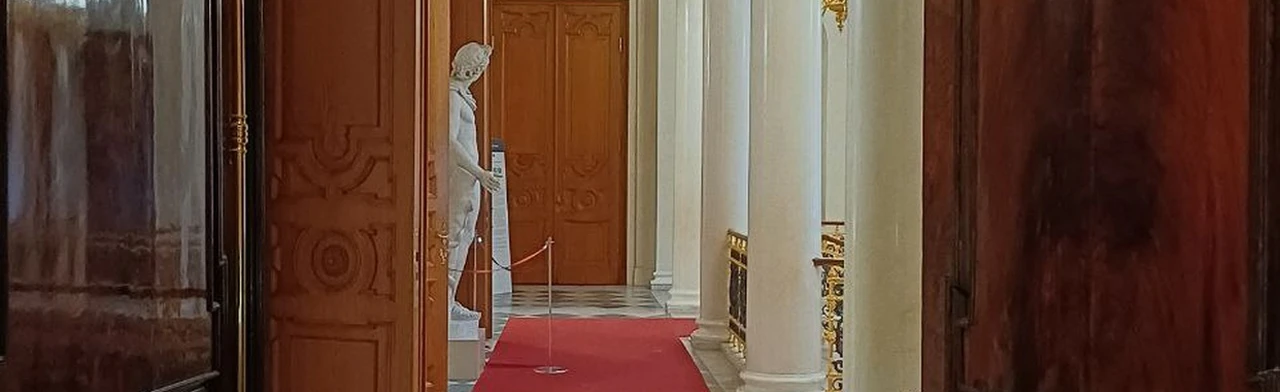 Постер Мир Фаберже: последний блеск империи в Санкт-Петербурге