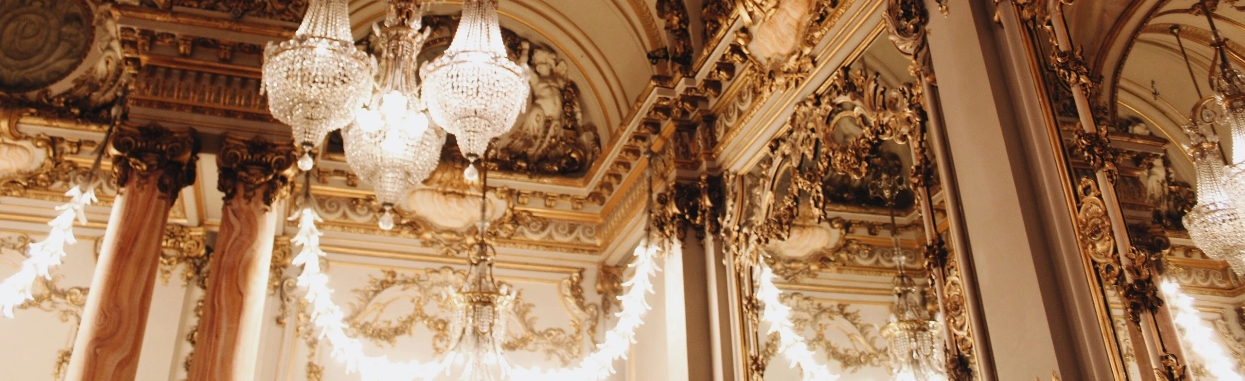 Постер Концерт с экскурсией «Под музыку Вивальди при свечах» во дворце Великого князя Владимира в Санкт-Петербурге