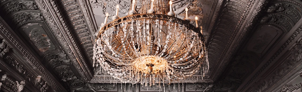 Постер Заброшенный особняк Бруснициных: подлинные интерьеры в Санкт-Петербурге