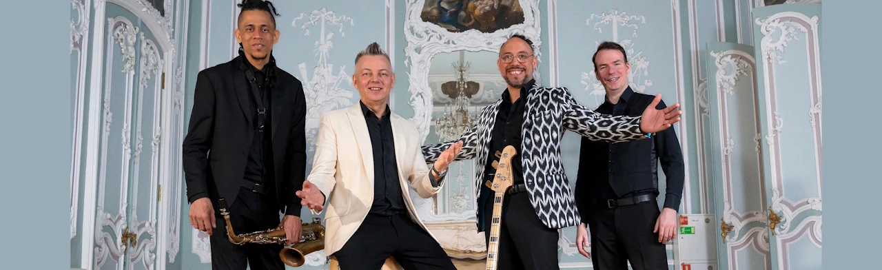 Постер Juan Horlendis (Куба) в Санкт-Петербурге