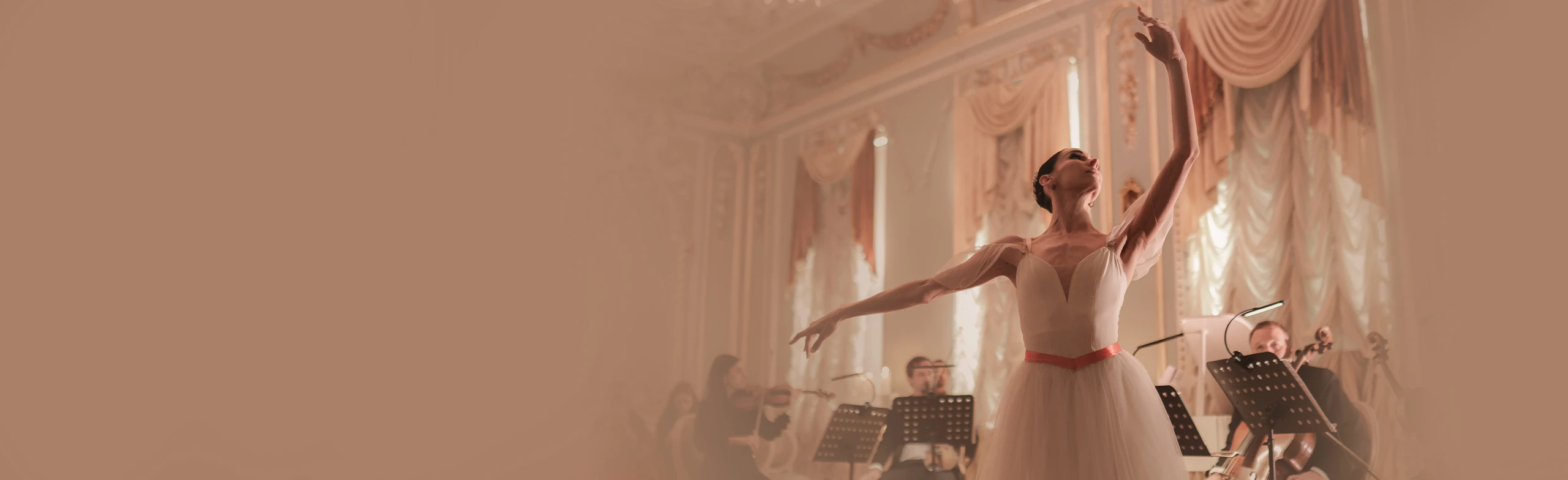 Постер МАГИЯ СВЕЧЕЙ. Балеты «Времена года» и «Шопениана» в Санкт-Петербурге