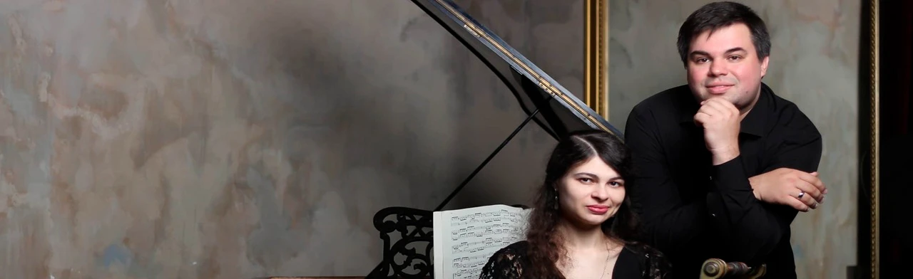 Постер Мировые шедевры в четыре руки. Концерт с экскурсией в Санкт-Петербурге