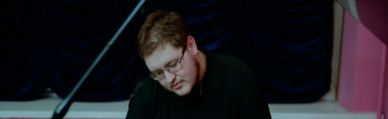 Постер Сольный концерт. Антон Самсонов (фортепиано). Виртуоз ХХI века в Санкт-Петербурге