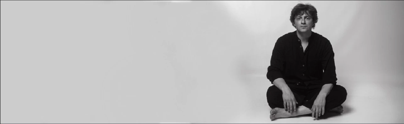 Постер Бонд с кнопкой в Владивостоке