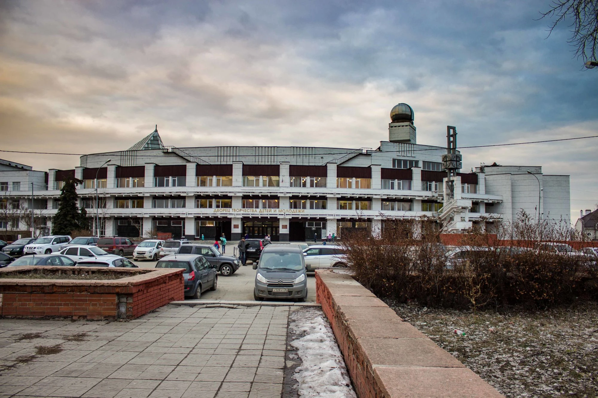 Постер Дворец творчества детей и молодежи