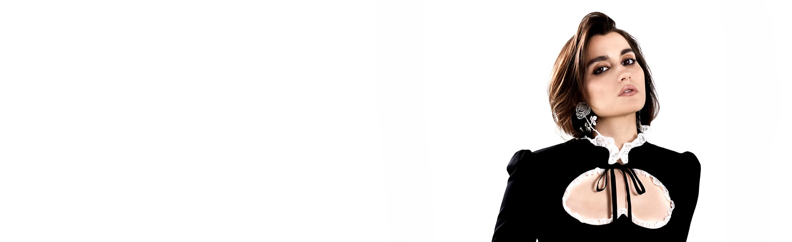 Постер Mona в Ярославле