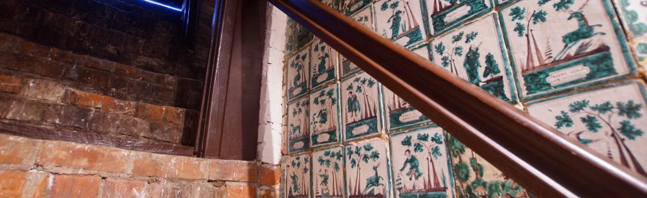 Постер Углич терракотовый, Углич изразцовый. Выставка в Ярославле