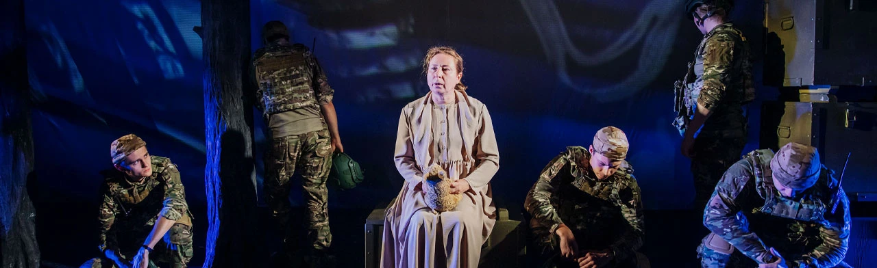 Постер А в доме том солдата ждут