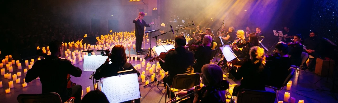 Постер Новогодний шоу-концерт в сиянии тысячи свечей