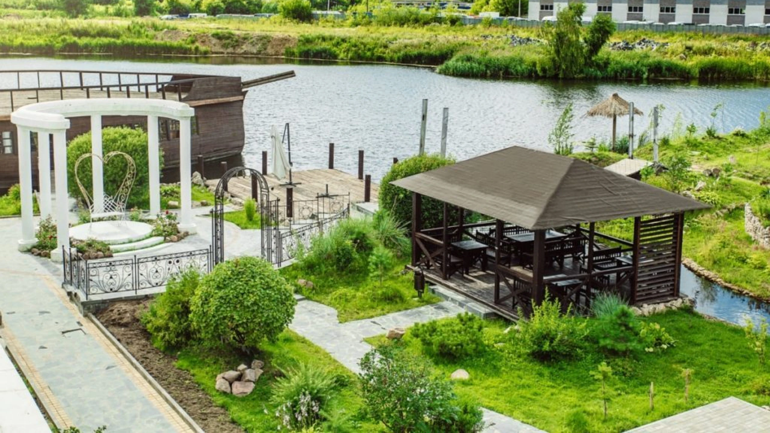 Постер Garden Hall