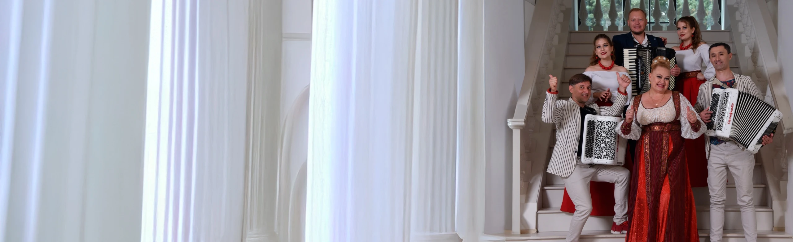 Постер Концерт ансамбля Коробейники, солистка - заслуженная артистка России Юлия Учватова в Оренбурге