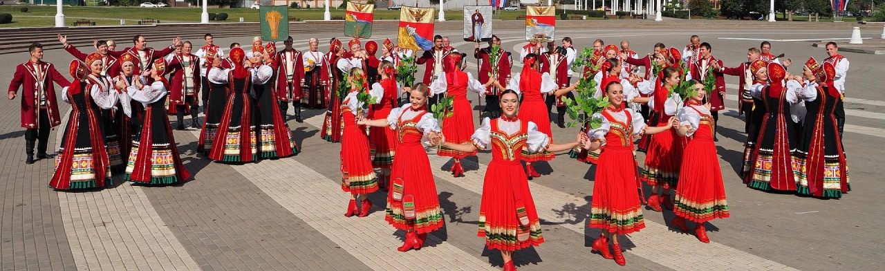 Постер Сквозь года звучит Победа: Концерт Воронежского хора